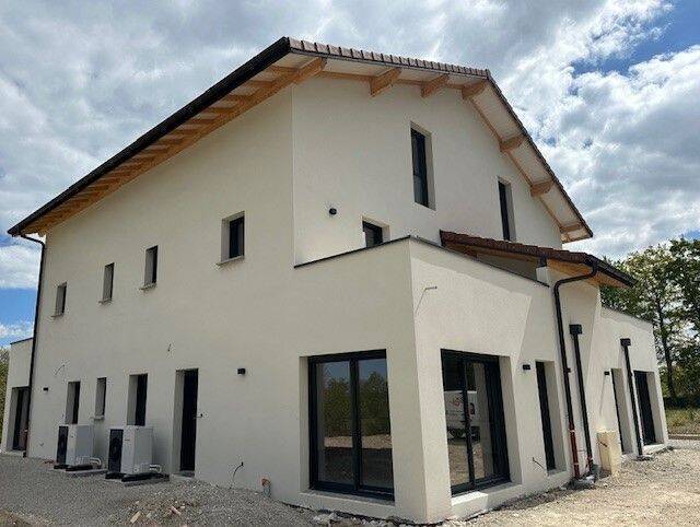 Location appartement 4 pièces à Échenevex 01170 - 2 700 €