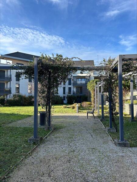 Rent apartment 3 rooms in Divonne-les-Bains 01220 - 1 980 €