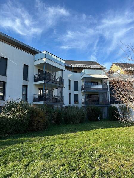 Rent apartment 3 rooms in Divonne-les-Bains 01220 - 1 980 €