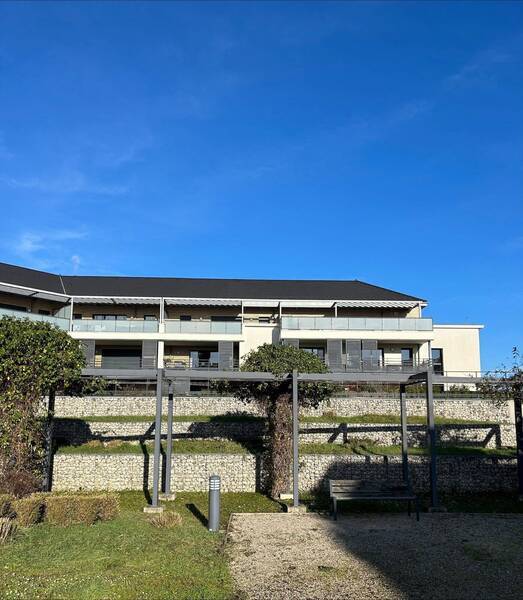 Rent apartment 3 rooms in Divonne-les-Bains 01220 - 1 980 €