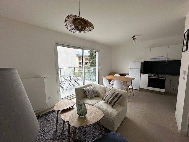 Location appartement 2 pièces à Divonne-les-Bains 01220 - 1 490 €