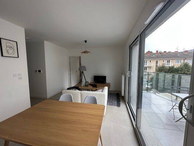 Location appartement 2 pièces à Divonne-les-Bains 01220 - 1 490 €