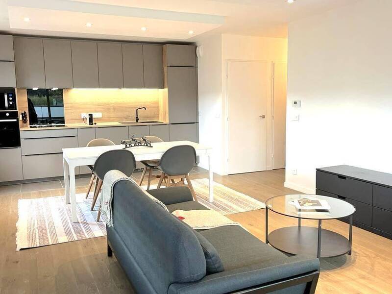 Location appartement 3 pièces à Divonne-les-Bains 01220 - 2 190 €