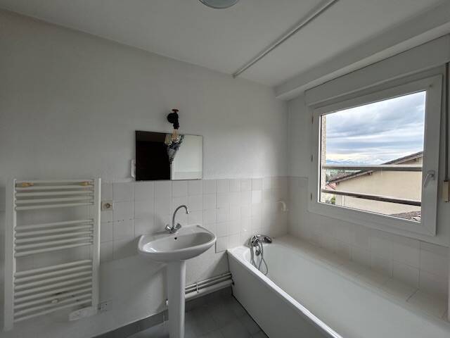Rent apartment in Gex 01170 - 1 090 €