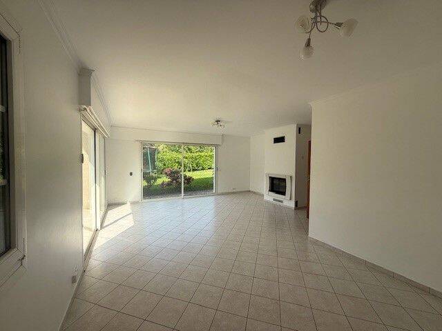 Location maison 6 pièces à Sauverny 01220 - 3 200 €