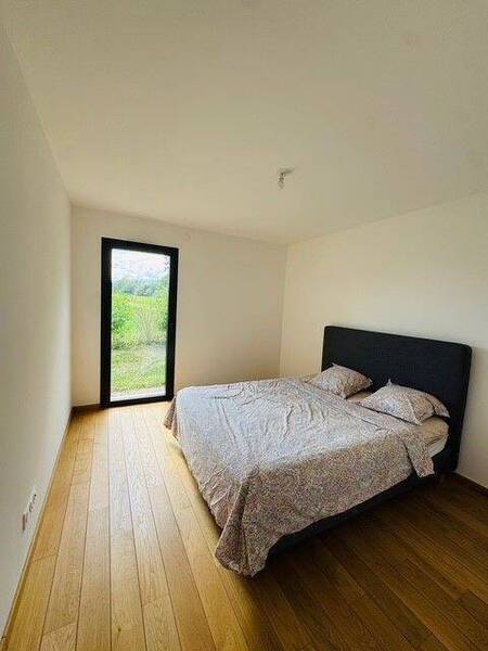 Location appartement 3 pièces à Ornex 01210 - 2 290 €