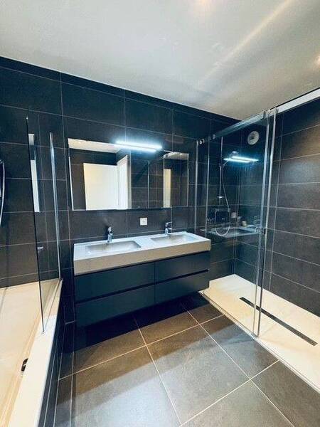 Location appartement 3 pièces à Ornex 01210 - 2 290 €