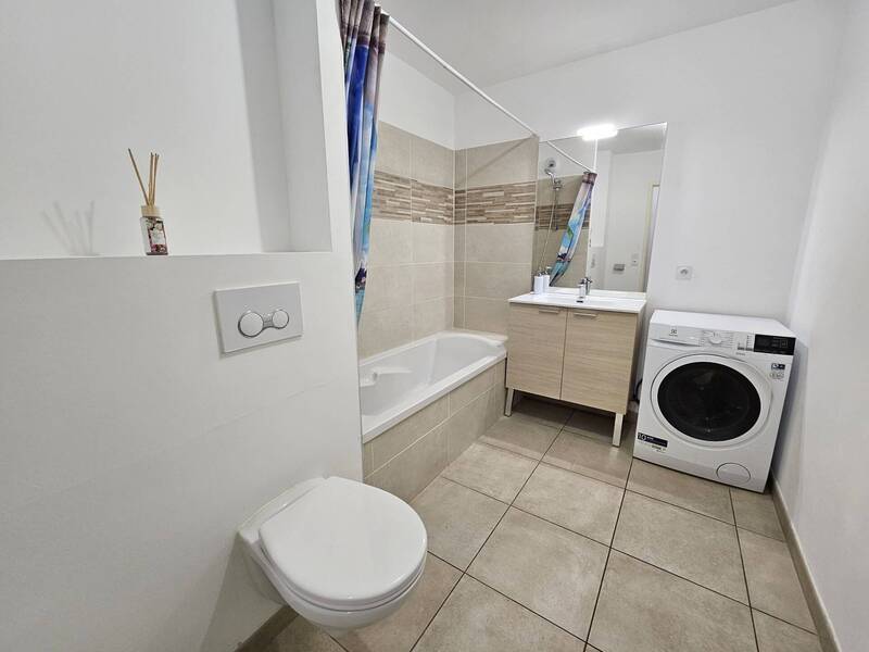 Rent apartment 2 rooms in Ferney-Voltaire 01210 - 1 490 €