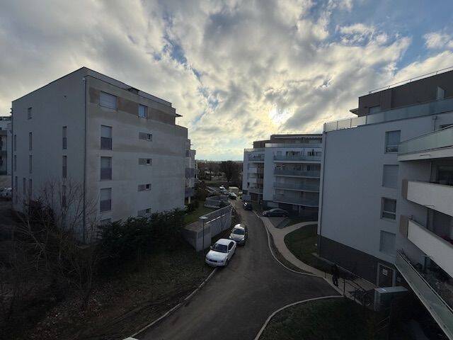 Location appartement 2 pièces à Saint-Genis-Pouilly 01630 - 1 695 €