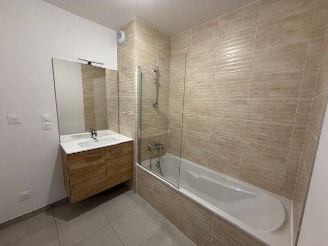 Location appartement 2 pièces à Saint-Genis-Pouilly 01630 - 1 695 €