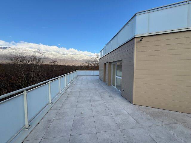 Location appartement à Saint-Genis-Pouilly 01630 - 2 385 €