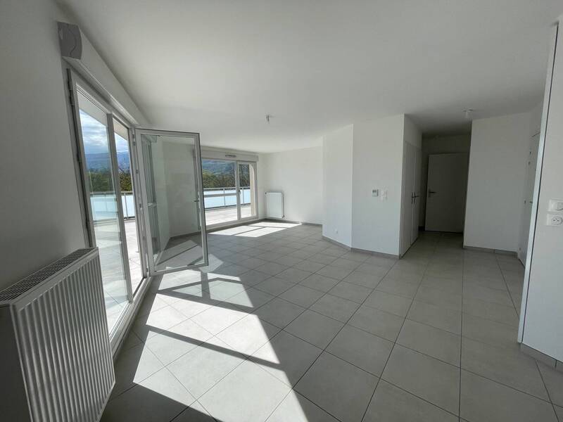 Rent apartment in Saint-Genis-Pouilly 01630 - 2 225 €