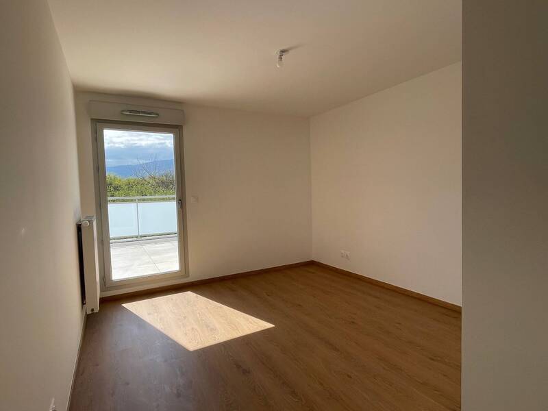 Rent apartment in Saint-Genis-Pouilly 01630 - 2 225 €
