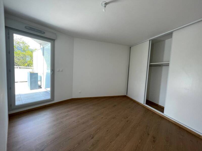 Rent apartment in Saint-Genis-Pouilly 01630 - 2 225 €