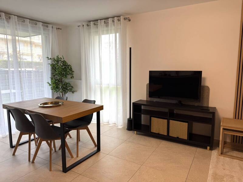 Rent apartment 2 rooms in Divonne-les-Bains 01220 - 1 670 €