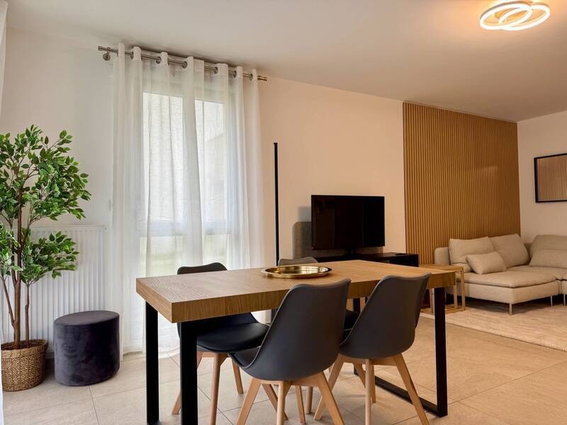Rent apartment 2 rooms in Divonne-les-Bains 01220 - 1 670 €