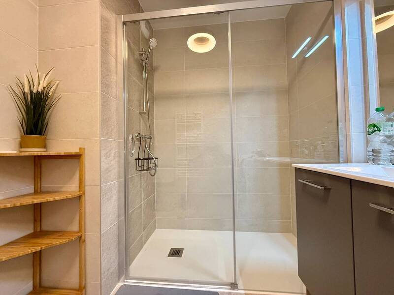 Rent apartment 2 rooms in Divonne-les-Bains 01220 - 1 670 €