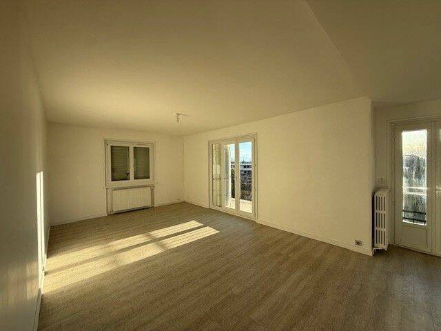 Location maison 5 pièces à Divonne-les-Bains 01220 - 2 690 €