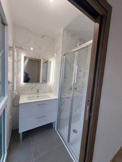 Location appartement 3 pièces à Divonne-les-Bains 01220 - 2 390 €