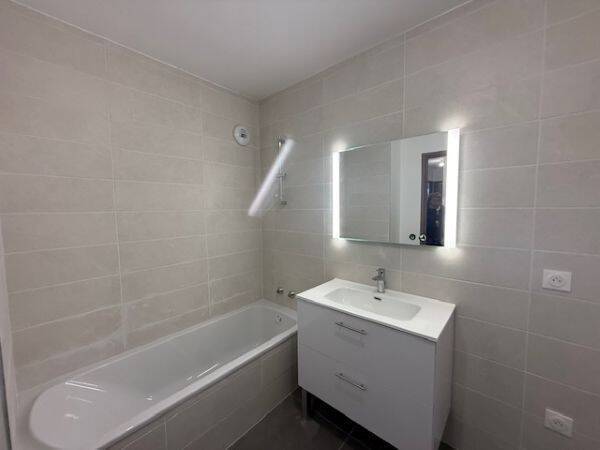 Location appartement 3 pièces à Divonne-les-Bains 01220 - 2 390 €