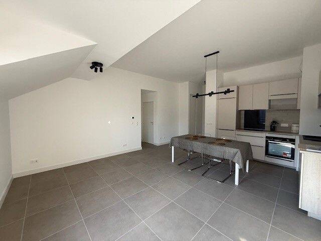 Location appartement 3 pièces à Ferney-Voltaire 01210 - 2 040 €