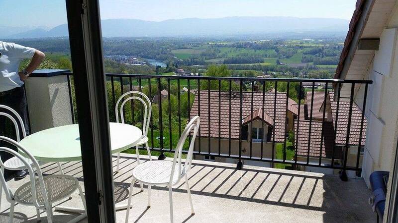 Location appartement 3 pièces à Challex 01630 - 1 490 €