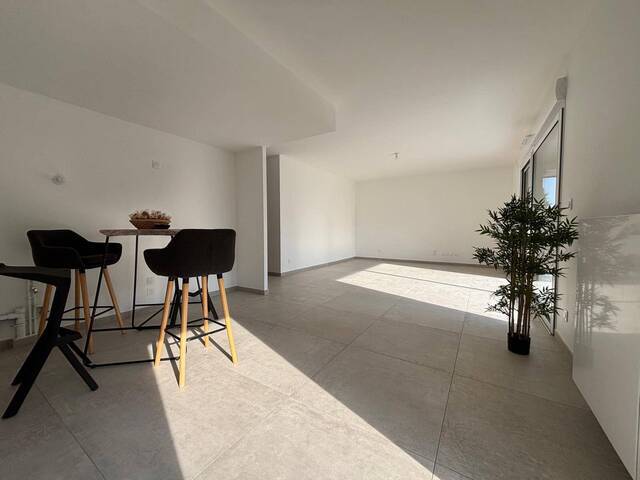 Sale Apartment 5 rooms Divonne-les-Bains 01220