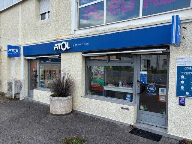 Vente Local 93 m² Gex 01170