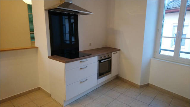 Location appartement 4 pièces 112 m² à Oyonnax (01100) CENTRE VILLE