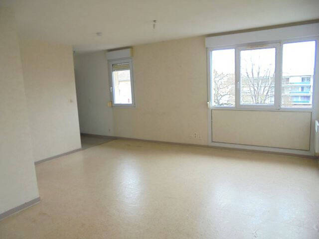 Location appartement 1 pièce 36 m² à Bourg-en-Bresse (01000) BEL AIR