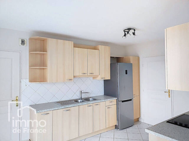 Location appartement 4 pièces 136.58 m² à Oyonnax (01100)