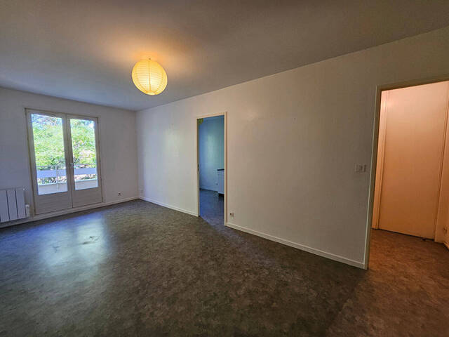 Location appartement 1 pièce 30 m² à Bourg-en-Bresse (01000) BEL AIR