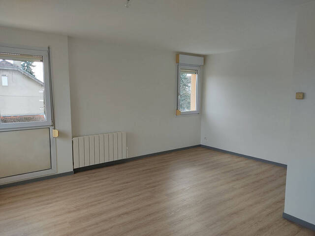 Location appartement 1 pièce 34 m² à Bourg-en-Bresse (01000) BEL AIR