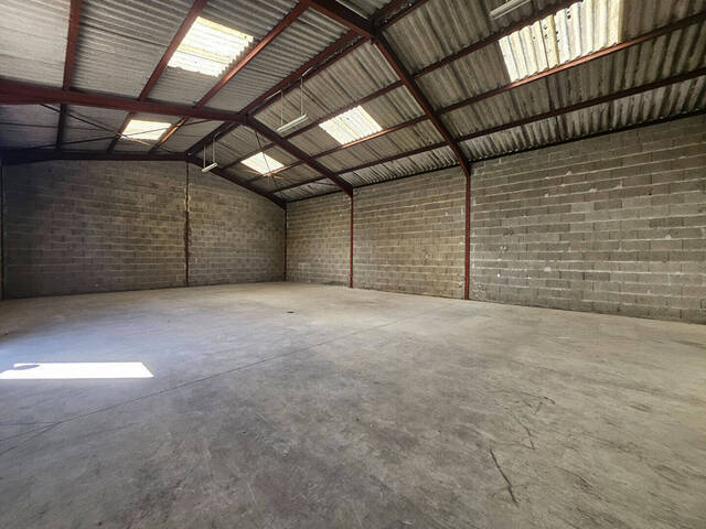 Location locaux commerciaux entrepôt / local industriel à Bourg-en-Bresse (01000)