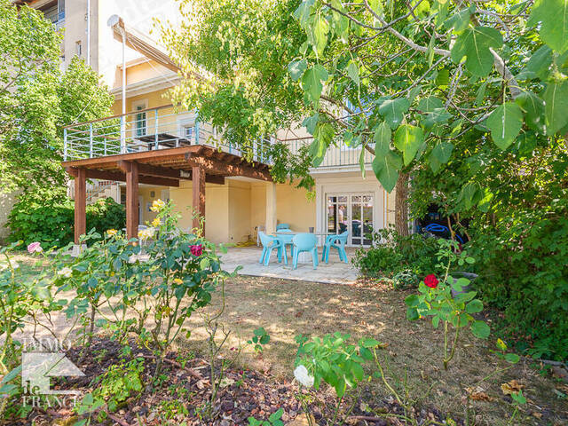 Vente maison 10 pièces 373.47 m² à Bourg-en-Bresse (01000)