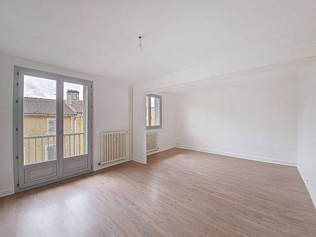 Location appartement 4 pièces 69 m² à Bourg-en-Bresse (01000)