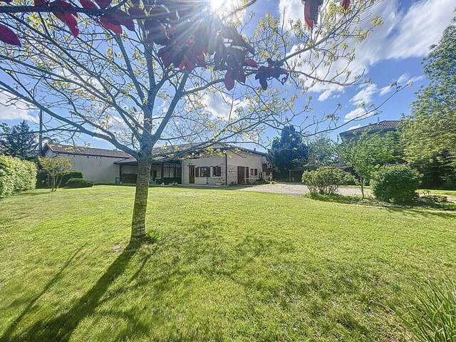 Vente maison 5 pièces 221 m² à Bourg-en-Bresse (01000)