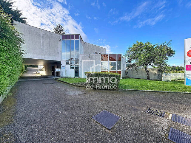 Vente locaux commerciaux local commercial à Oyonnax (01100)