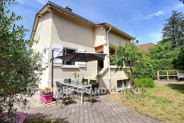 Vendu Maison 6 pièces 159 m² Ambilly 74100