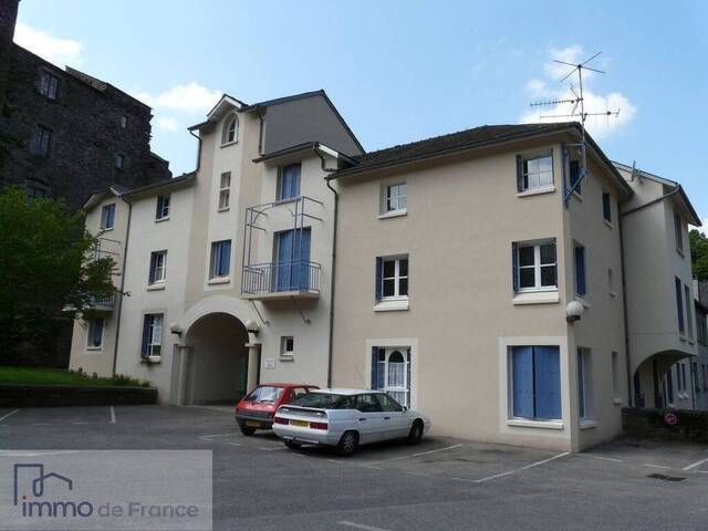 Location appartement 3 pièces 75 m² à Coupiac (12550)