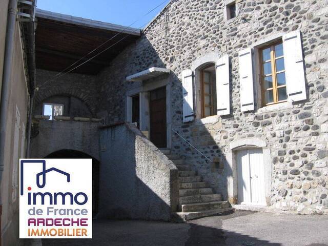 Location maison 4 pièces 90 m² à Chomérac (07210)