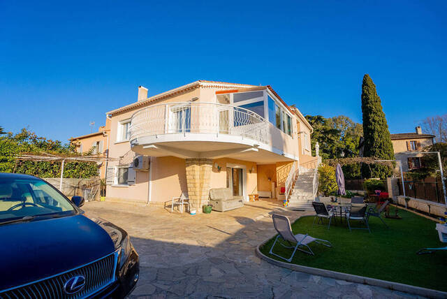 Acheter Maison villa 5 pièces 159 m² Hyères (83400)
