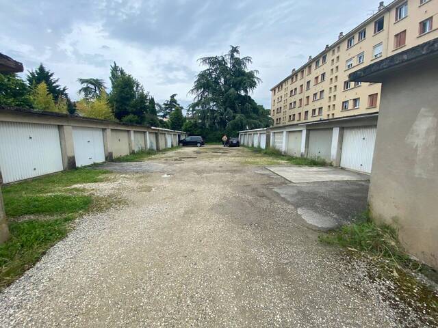 Location stationnement 10 m² à Romans-sur-Isère (26100)