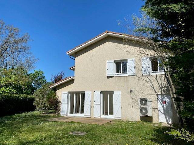 Location Maison 7 pièces 137 m² Saint-Maurice-l'Exil (38550)