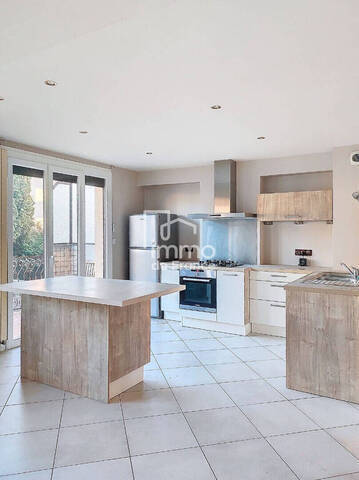 Location Maison 7 pièces 206.24 m² Oyonnax (01100)