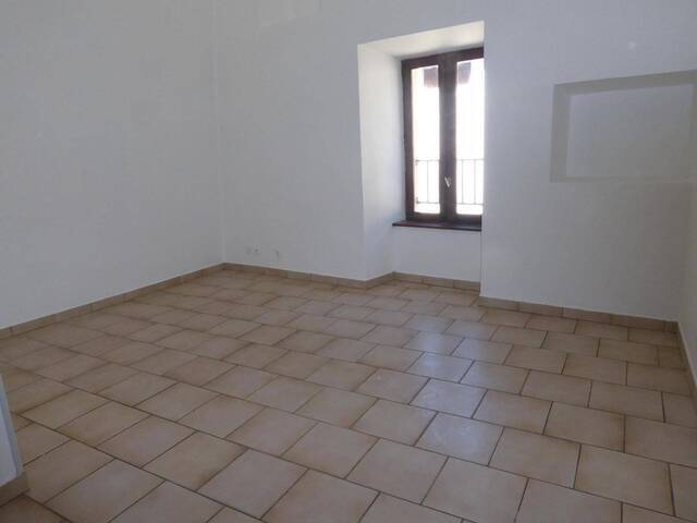 Location appartement 4 pièces 68.9 m² à Burzet (07450)
