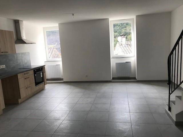 Location appartement rénové 4 pièces 80 m² à Chambonas (07140)