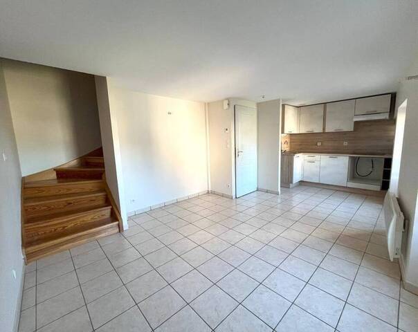 Location Maison de village 3 pièces 69 m² Badaroux (48000)
