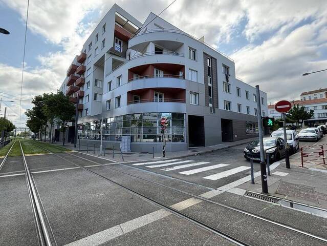 Location local d'activité à Saint-Étienne (42000)