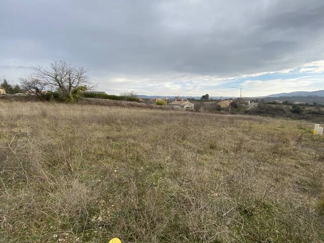 Vente terrain constructible 837 m² à Villeneuve-de-Berg (07170)